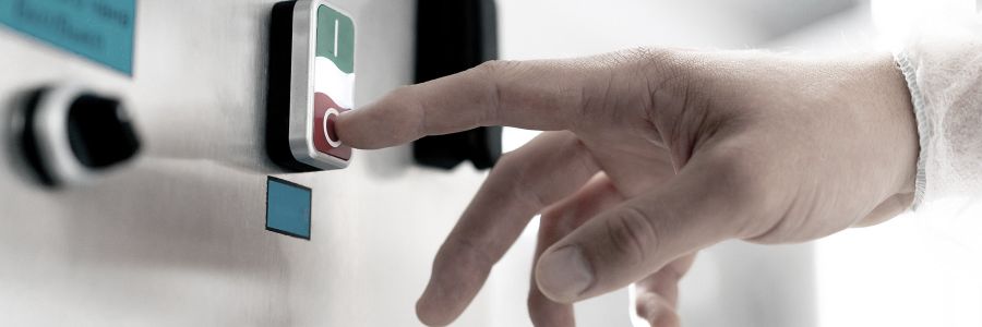 Ein-aus-Schalter an einer industriellen Anlage