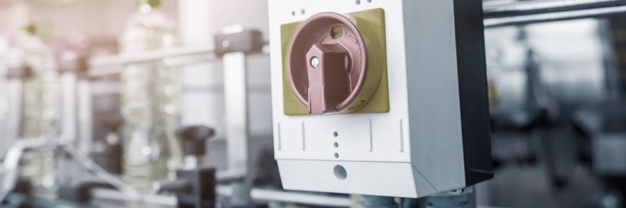 Schalter an einer industriellen Anlage